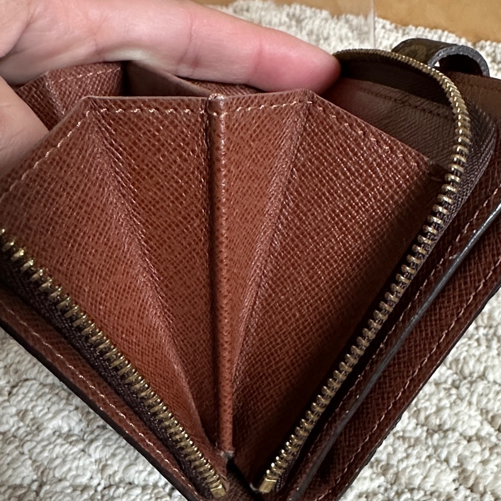 Vintage Louis Vuitton Bifold Wallet - Picture 13 of 16